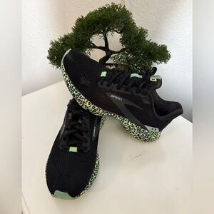 Brooks🥰😍 Black and Mint Athletic Sneakers
